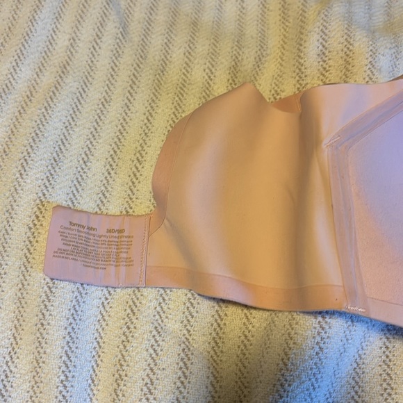 Tommy John Comfort Smoothing Lightly Lined Wireless Bra in Pale Pink Size 36D - Picture 4 of 9